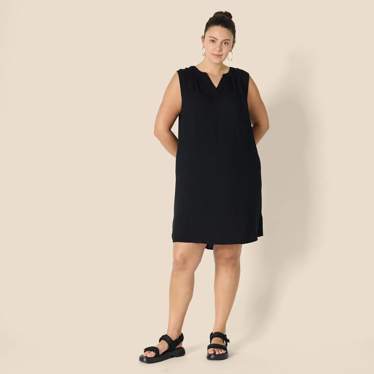 Amazon Essentials Women's Sleeveless Woven Shift Dress