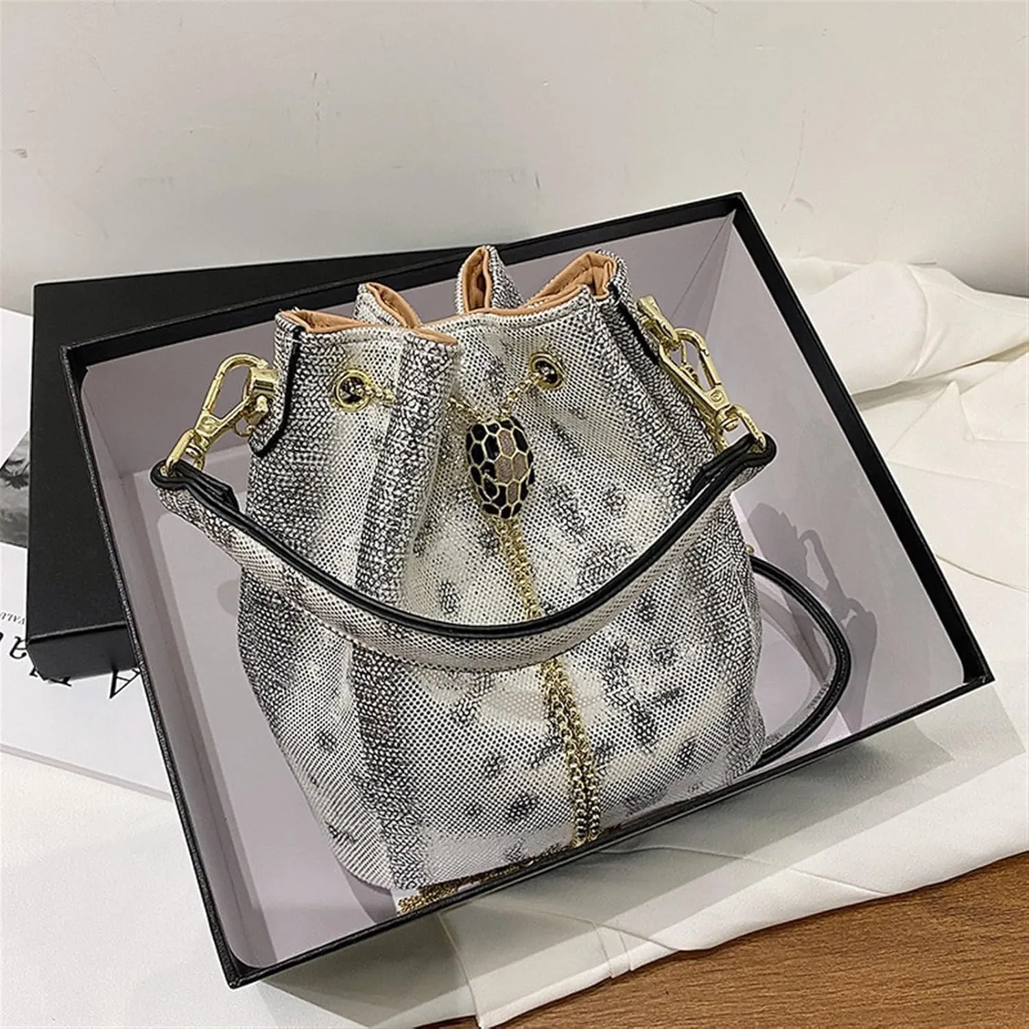 Chain shoulder handbag, light luxury fashion bucket bag, shoulder bag (Silver)