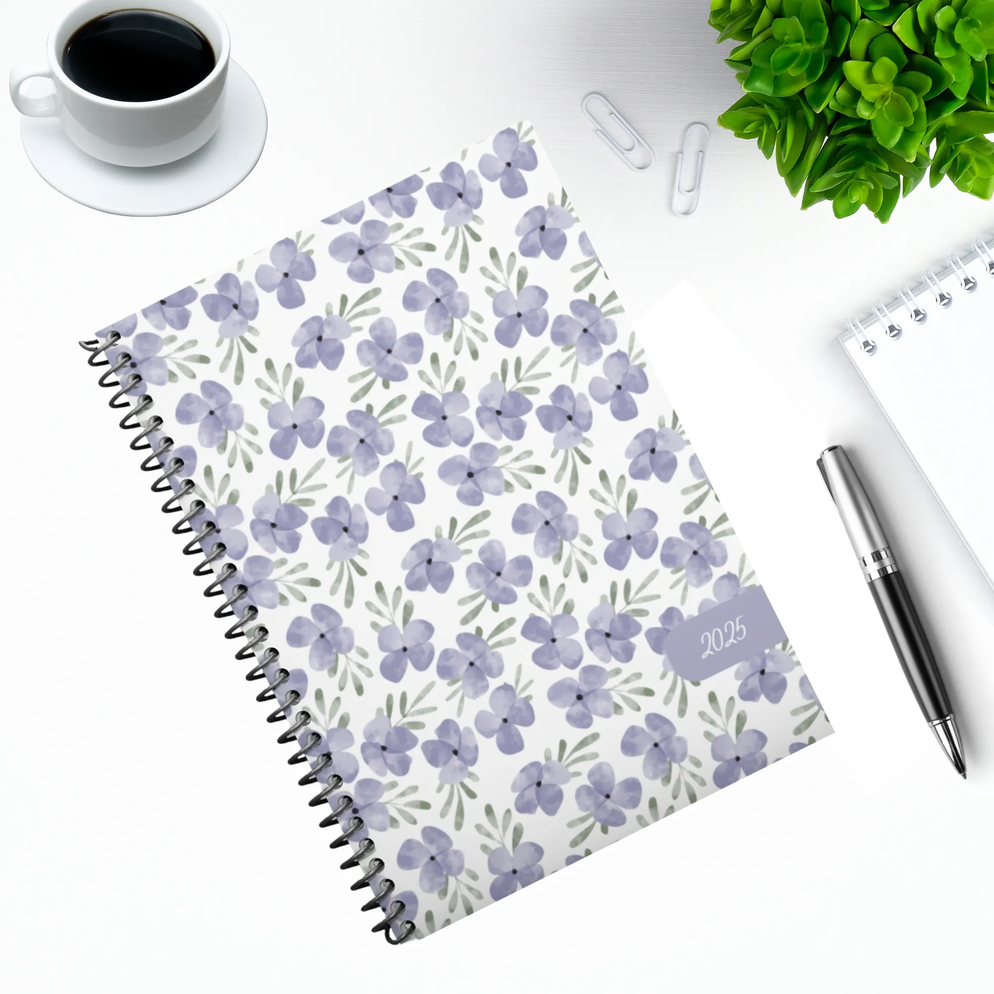 Daily Planner 2025:  Pansies