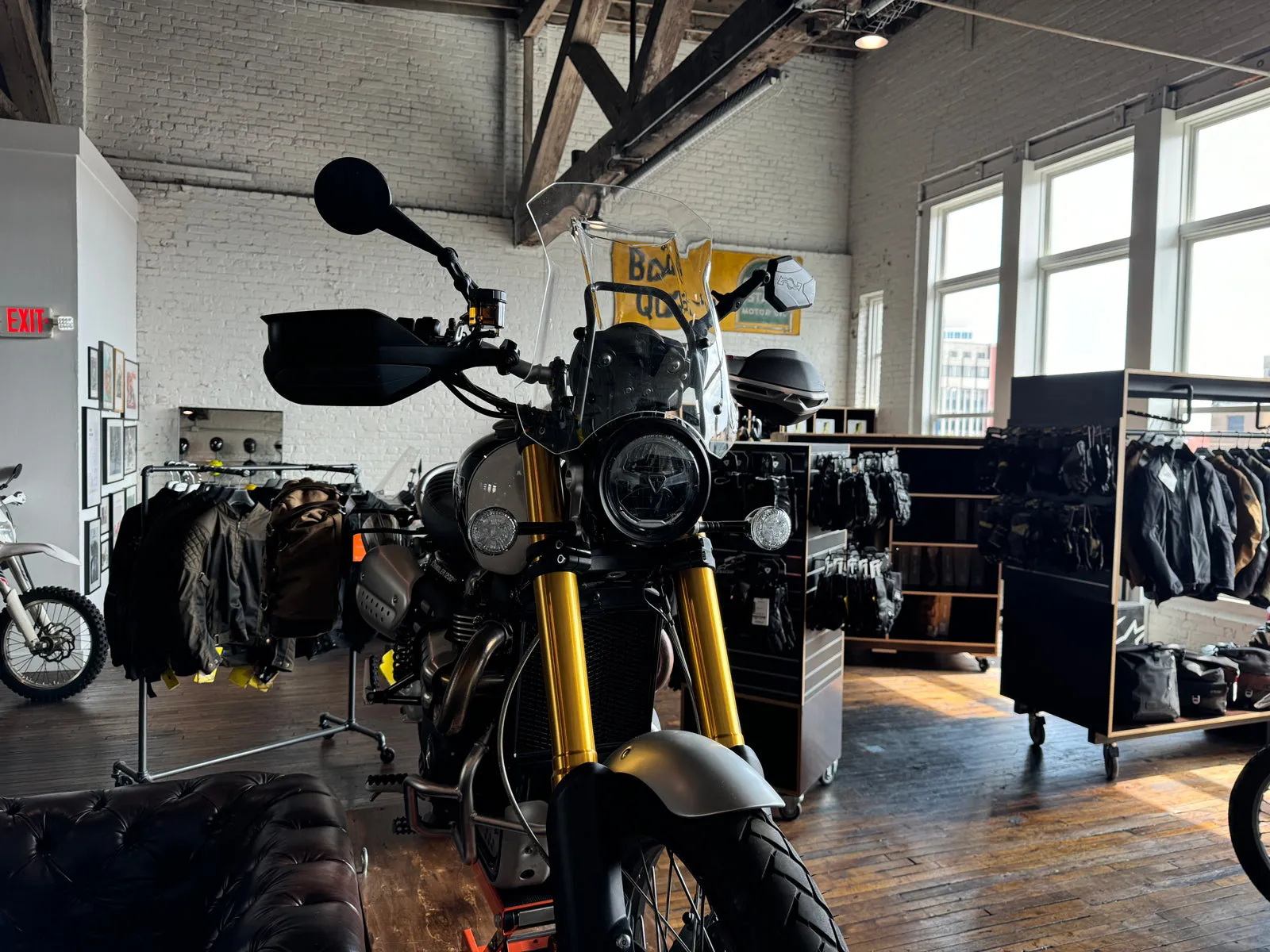 UNIT Garage Windshield with GPS support for Triumph Scrambler 1200 XC-XE-X