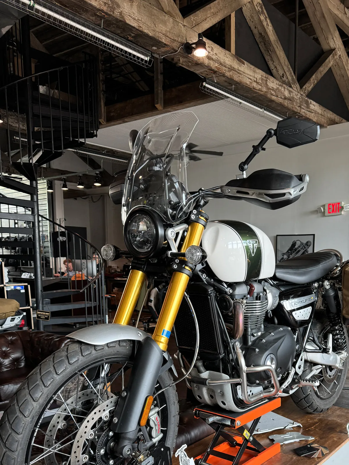 UNIT Garage Windshield with GPS support for Triumph Scrambler 1200 XC-XE-X