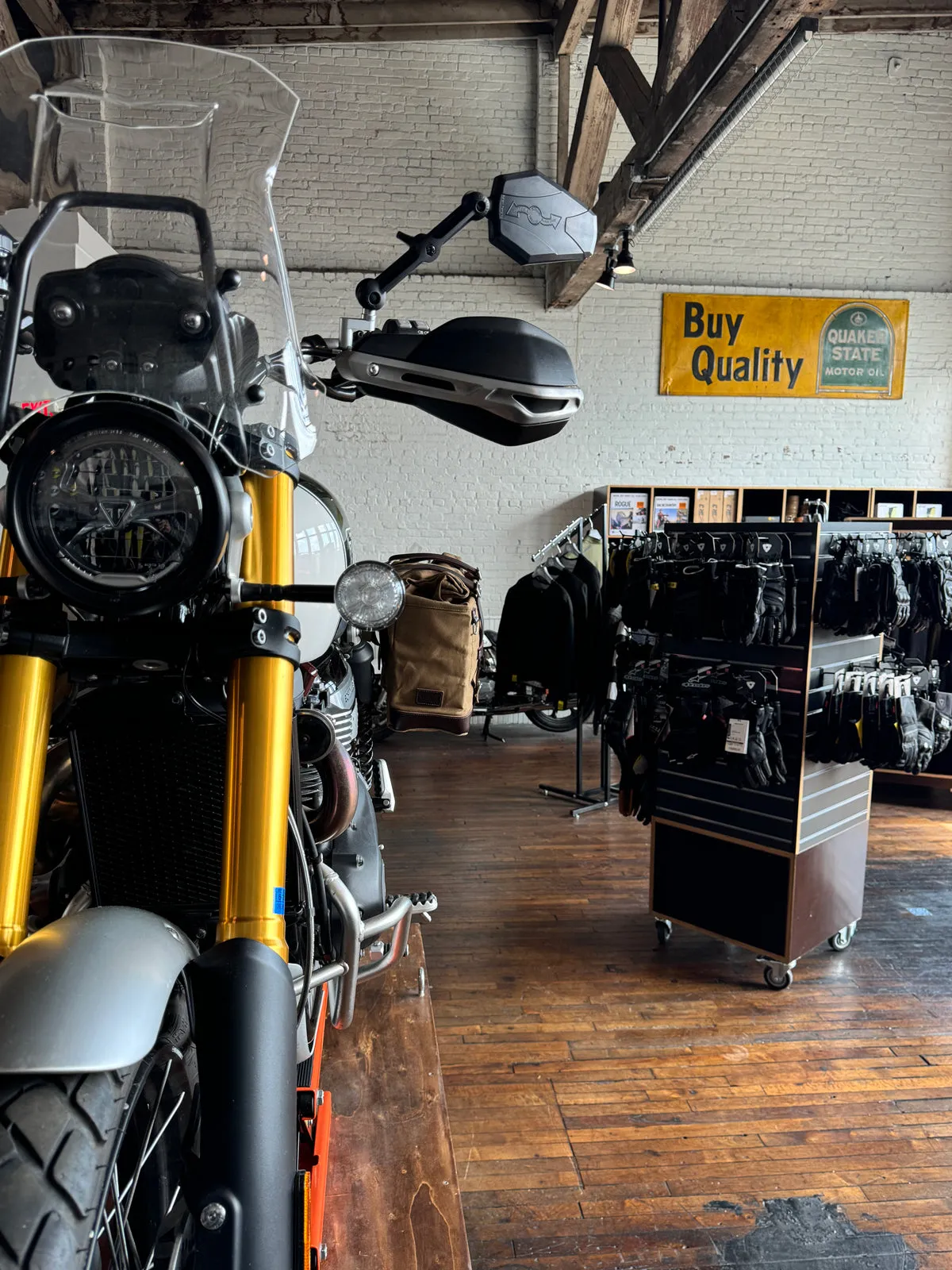 UNIT Garage Windshield with GPS support for Triumph Scrambler 1200 XC-XE-X